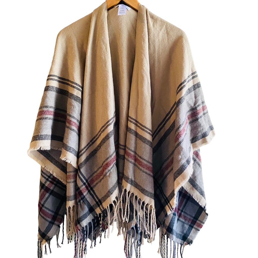 ⭐️ Mark & Hall Tan Winter Poncho with Fringe Hem Size OS